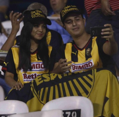 ¡BELLEZA! Las chicas más lindas que adornan el juego Real España-UPN