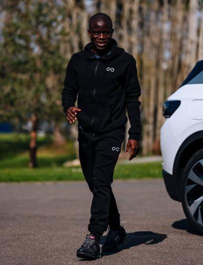 Camavinga sorprende y así llegó Mbappé a la concentración de Francia para los duelos ante Brasil y Colombia