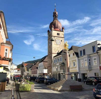 La vida en redes del ruso Evgeny Kabaev: fanático del Barça y la chica rubia que resplandece en su muro