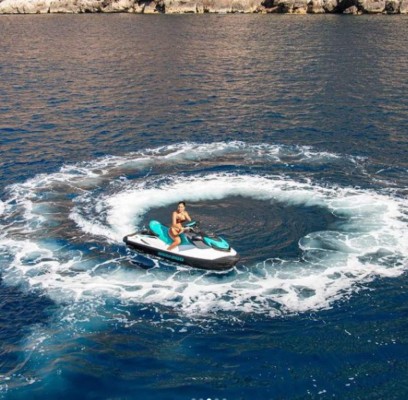 Georgina Rodríguez deslumbra en sus vacaciones con Cristiano Ronaldo en un yate de lujo