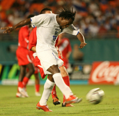 Honduras 1 vr Perú 2, en Miami el 18 de Noviembre 2009.