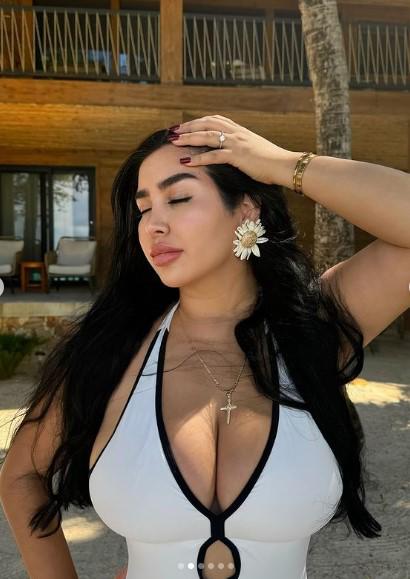 Jugador extranjero de la Liga Nacional se fue de vacaciones a Roatán y su novia deslumbró en la playa