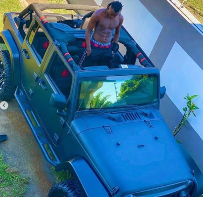 ¡Al estilo CR7! Alberth Elis presume en redes sociales su físico ganado en la cuarentena