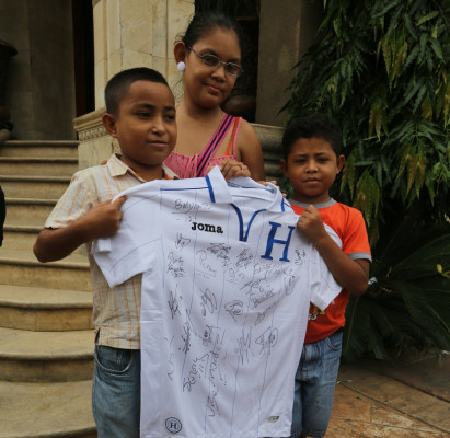 Selección de Honduras da alegría a pacientes renales
