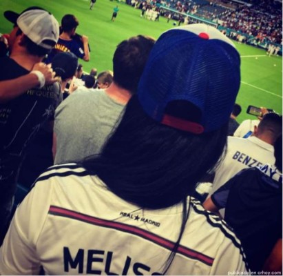 ¡POCA ROPA! Melissa Mora, la tica que paralizó el Barcelona-Real Madrid