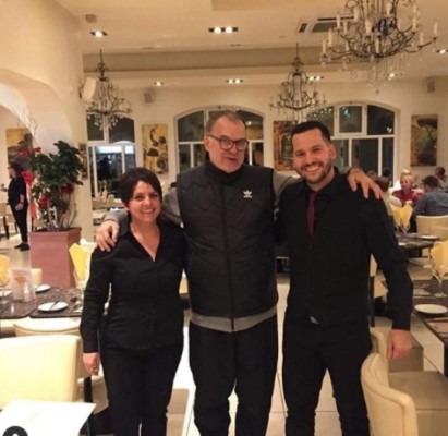 Así es la humilde vida de Bielsa: Se va a trabajar a una cafetería y rechazó vivir en un hotel de lujo