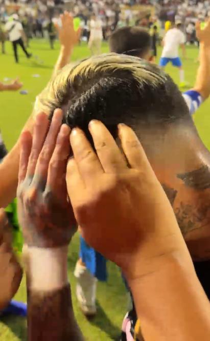 Por este motivo El Salvador amagó con abandonar el partido de tiktokers ante Honduras: Esto no estaba en el plan