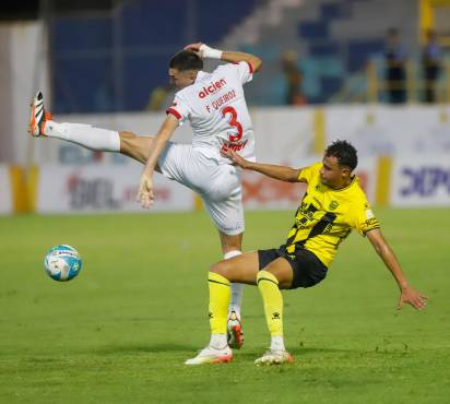 Real España y Olimpia igualan en el Morazán en un gris partido sin goles que tuvo tintes de polémica