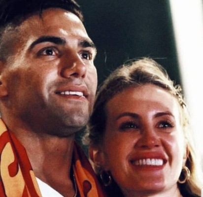 Así se recibe a un crack: Espectacular acogida a Falcao, nuevo jugador del Galatasaray