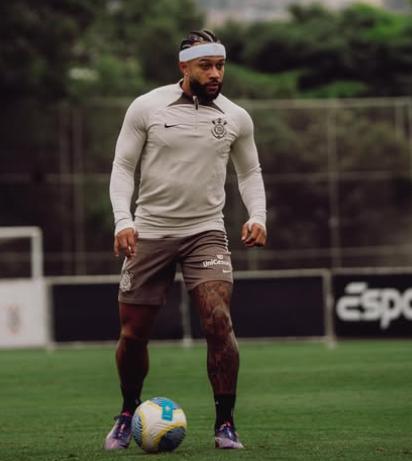 Revelaron las increíbles condiciones de Memphis Depay en su contrato con Corinthians: su salario es una locura