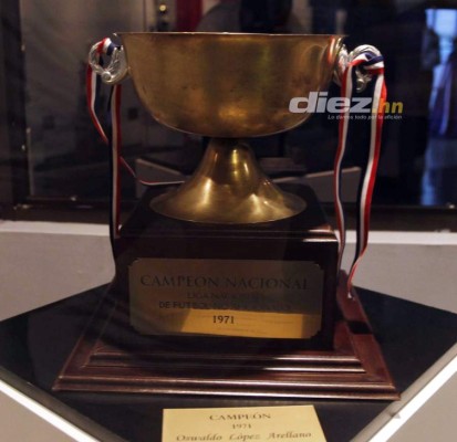 Una a una: Así son las 31 copas que Olimpia ha ganado en Liga Nacional de Honduras