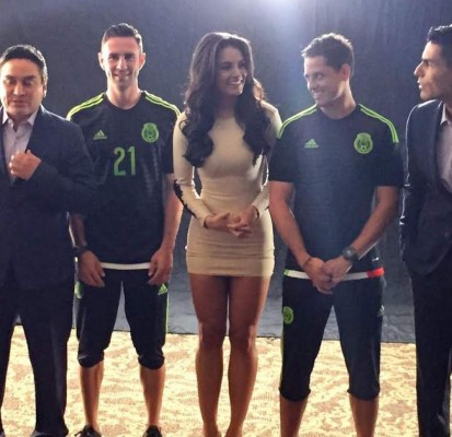 Presentadoras de Televisa, 'manoseadas' en la Copa Oro&nbsp;&nbsp;