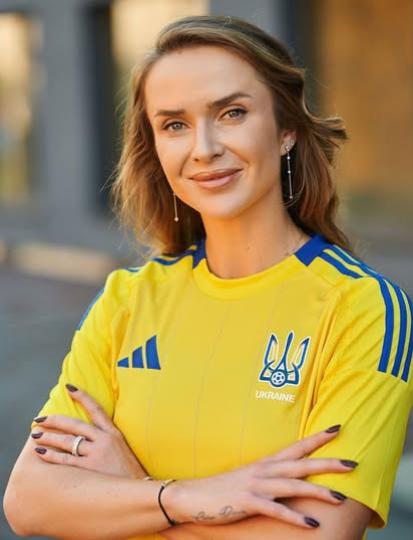 Cambió la raqueta por un lanzamisiles: la estrella que se regresó a Ucrania para combatir contra Rusia