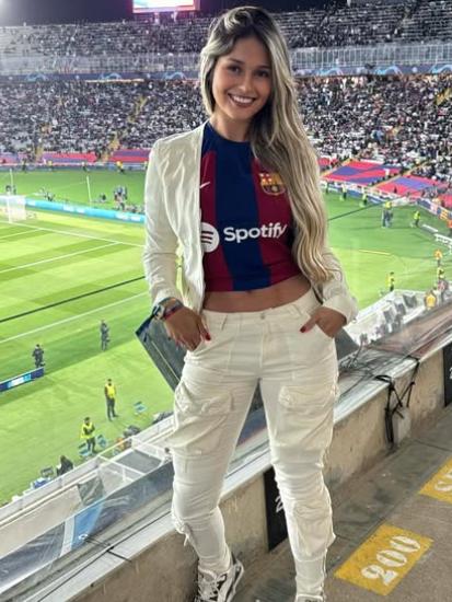 La esposa de Raphinha y los duros ataques tras la remontada del Barça: “Mono; tu hijo es de Koundé”