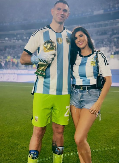 Dibu Martínez conoció a su esposa portuguesa en una parada de colectivos: “La veía pasar y un día la encaró”