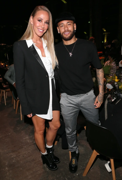 Así es la nueva máquina de Neymar: acompañado de la atleta más sexi del mundo y lució unas valiosas botas