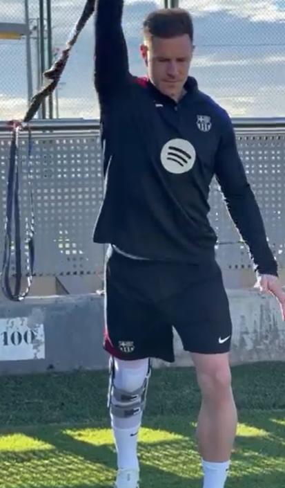 Ter Stegen comenzó su recuperación con una bota ortopédica: ¿cuándo volverá a jugar con Barcelona?