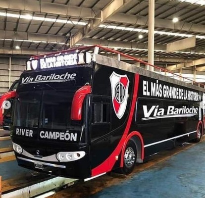 Fiesta, alegría y burlas: Así preparan los aficionados de River Plate la celebración de la Copa Libertadores.