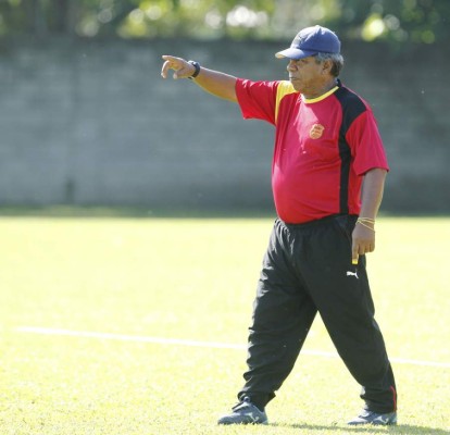 De fracaso en fracaso: 15 técnicos en Real España solo han dejado cuatro títulos en 14 años