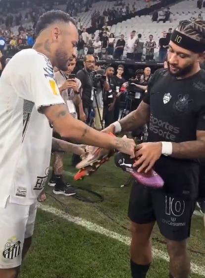 Así fue el reencuentro de Neymar con Memphis Depay y la excusa tras su primera derrota con Santos: “Es muy malo”