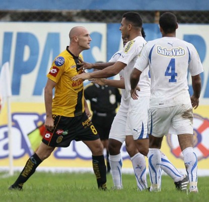 Postales inolvidables que han dejado los clásicos Real España-Olimpia