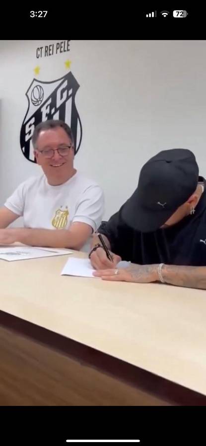 Neymar revoluciona Brasil: llegó en helicóptero, su problema en la firma y ¿por qué tiene el dorsal 11 y 10 en la camiseta de Santos?