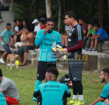 FOTOS: La última locura del Ñangui y Héctor Vargas desata la risa de sus jugadores