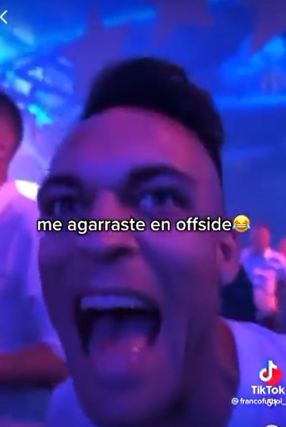 Desatados: así fue la fiesta íntima de los campeones del mundo y Messi llegó vestido con ropa de la selección argentina