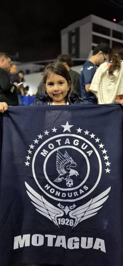 Figura del Motagua jugó enfermo, pero salió celebrando con una cerveza y el que recibió flores: lo que no viste del festejo del Ciclón