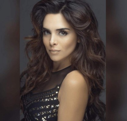 Javier Aquino dejó a la escultural Zoe Robb por la sensual Lluvia Carrillo