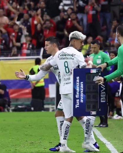 James Rodríguez tuvo un debut soñado en la Liga MX: provocó un penal y lideró la remontada del León ante Atlas