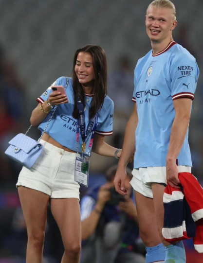 Lo tienen flechado: así festejó Haaland con su bella novia tras ganar la Champions con el Manchester City