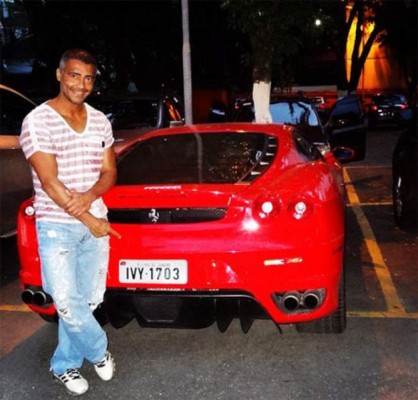 Los futbolistas más peligrosos al volante de un carro