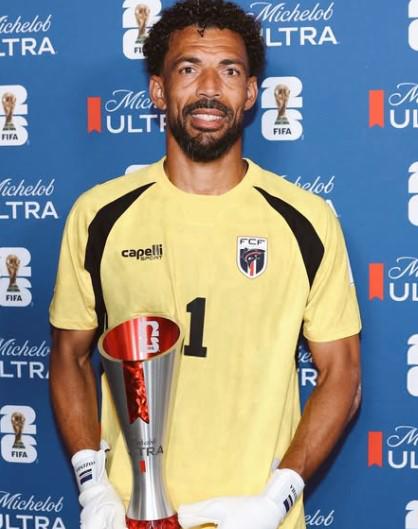 El problema que se encontró Vozinha en Colo Colo y la tajante reacción del DT