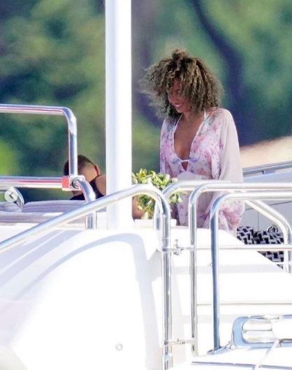 ¡Sorpresa! Cuando todo indicaba que iba a volver con su ex, crack del Real Madrid es captado a bordo de su yate con famosa modelo