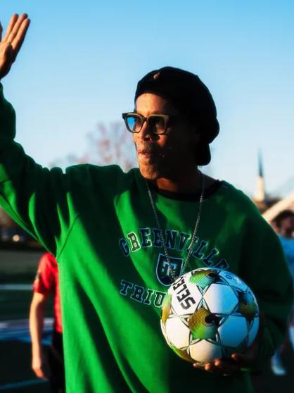 La nueva vida de Ronaldinho y su técnica para generar dinero tras retirarse: Ya empezó la celebración por mi cumpleaños