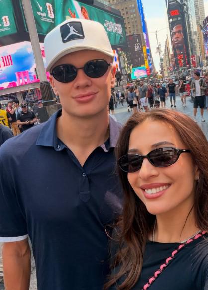 La novia de Haaland que lo conquistó con un mensaje: ¿por qué ocultan a su hijo?