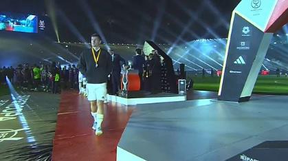 El pasillo a Real Madrid, Modric hundido y la bronca de Vinicius en la Supercopa de España que ganó el Barcelona