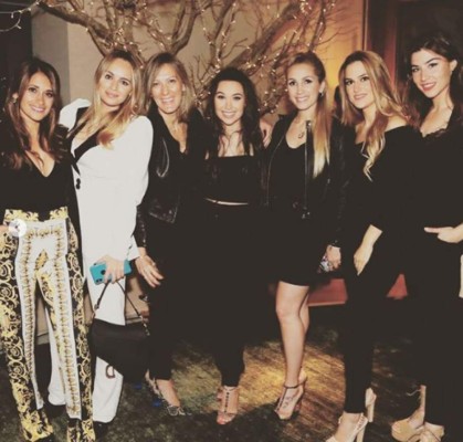 Fiesta, cariño y muchas fotografías: Así celebraron las parejas de los jugadores del Barcelona el título Liga &nbsp;&nbsp;