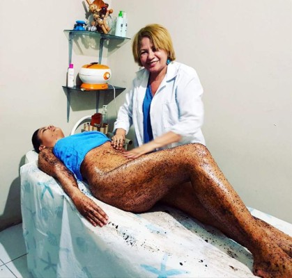 ¡UN ESPECTÁCULO! Así es Natalia Villars, la bomba sexy de la radio en Honduras