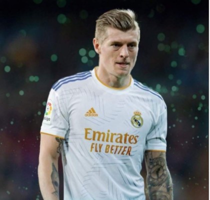 La tipografía de número sorprende: Benzema, Marcelo y Asensio lucen la nueva camisa del Real Madrid