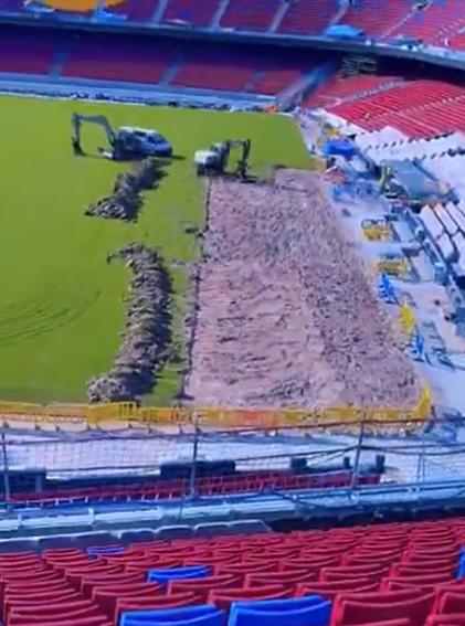 ¿Qué pasó? El Barcelona arranca el césped del nuevo Camp Nou y Laporta recibe una mala noticia