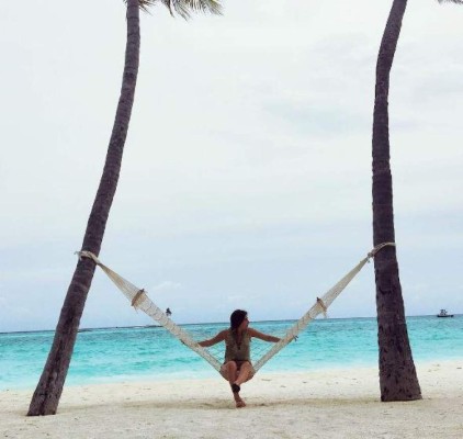 Hija de Mourinho deslumbra con su novio y se divierte a lo grande