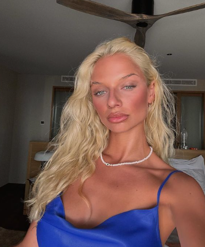 Futbolista del Barcelona presentó a su novia y es vacilado por sus compañeros: “Estás a tiempo de borrar”