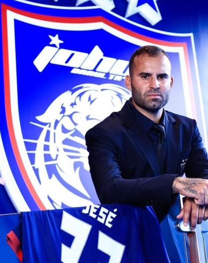 El “sucesor” de Cristiano se fue a un país muy lejano: la nueva vida de Jesé Rodríguez con su bella esposa