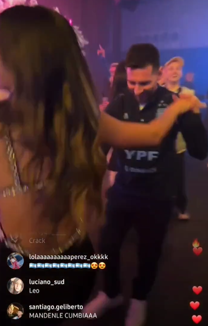 Desatados: así fue la fiesta íntima de los campeones del mundo y Messi llegó vestido con ropa de la selección argentina