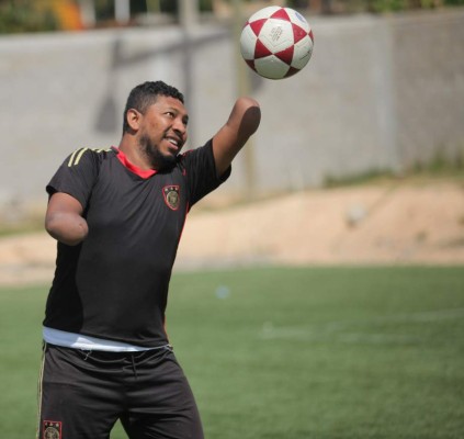 FOTOS: Así es Olvin, el hondureño que juega sin manos
