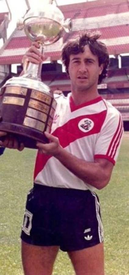 ¡Ideal! El 11 histórico de River Plate con un jugador activo, en China