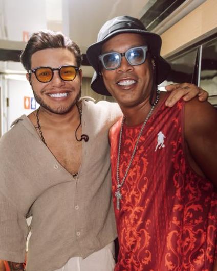 ¿Nueva novia? Así es la modelo de 72 años que fue vinculada con Ronaldinho y revela cómo lo conoció