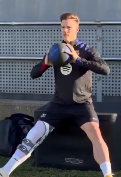 Ter Stegen comenzó su recuperación con una bota ortopédica: ¿cuándo volverá a jugar con Barcelona?